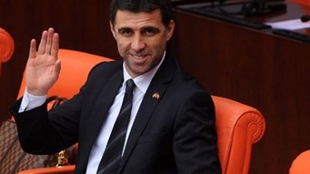 Hakan Şükür deputatlığa müstəqil namizəd olacaq