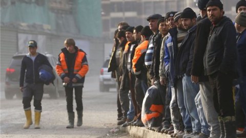 Azərbaycanda 19 sahibkarın obyektində əcnəbilər qanunsuz işlədilirmiş