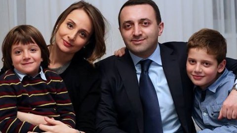 Gürcüstanın baş naziri 3-cü dəfə ata oldu