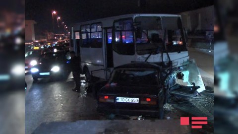 Bakıda avtobusla minik maşını toqquşub, 3 nəfər ölüb