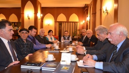 “Literaturnaya qazeta”da azərbaycanlı şairlərin şeirləri çap olunub