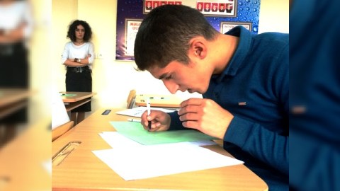 Özəl universitetlərdə köçkün tələbələr təhsil haqqından azad edilməlidirmi? - Deputatlar və ekspert fərqli düşünür