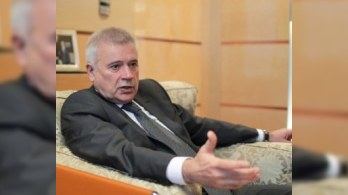 Vahid Ələkbərov neftin ucuzlaşmasında danışdı 
