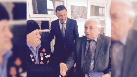 Deputat 93 yaşlı müharibə veteranının xahişlərini yerinə yetirdi