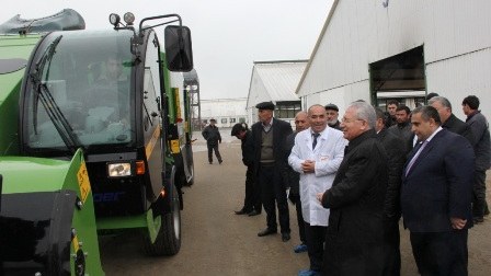 Nazir Heydər Əsədov şikayətçiləri qəbul edib