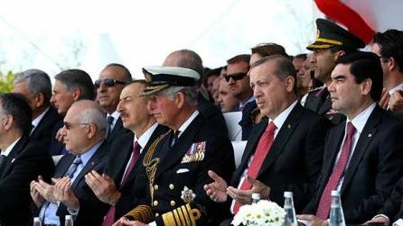 Şahzadə Çarlzın dua edən prezidentlərin yanındakı hərəkəti - FOTO