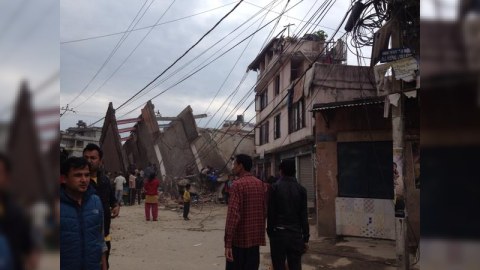 Nepalda dəhşətli zəlzələ - yüzlərlə insan ölüb, 62 metrlik qüllə çöküb