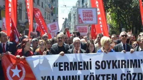 Türkiyədə biabırçılq: "Türk-Erməni qardaşdır” şüarı səsləndirilib