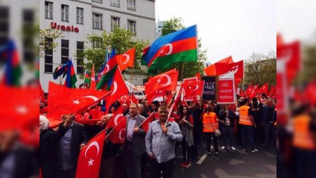 10 minə yaxın türk ermənilərə qarşı yürüş keçirdi – FOTO 