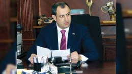 Adil Əliyev Ələkrəm Hümmətovdan yazdı
