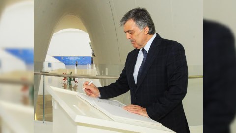 Abdulla Gül Heydər Əliyev Mərkəzində olub