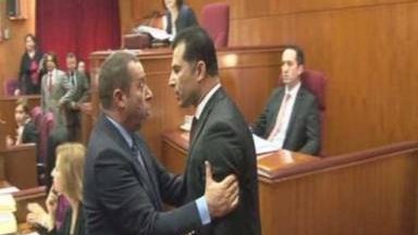 Deputat baş nazirə hücum etdi 