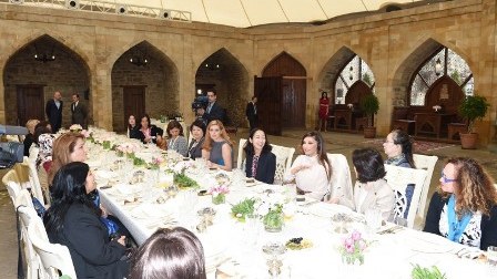 Mehriban Əliyeva bankir xanımlarına ziyafət verdi - FOTO 