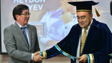 Qazaxıstandakı baş konsulumuza fəxri ad verilib