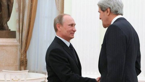 Kerrinin Rusiyaya kritik səfəri - o, Putinlə görüşəcək