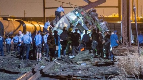 ABŞ-da qatar relsdən çıxdı: 5 nəfər ölüb, 50 sərnişin yaralanıb 