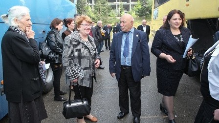 Əllilər istirahətə göndərildi - FOTO