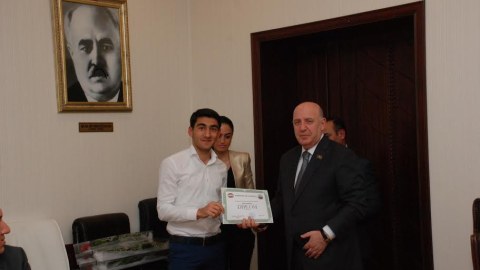 Tibb Universitetində 6 tələbə xüsusi diplom aldı