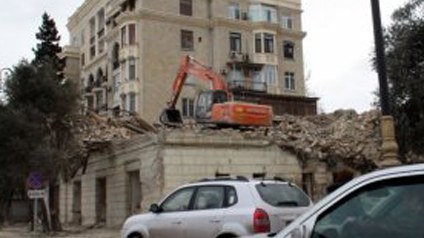 Bakıda məmur villaları sökülür