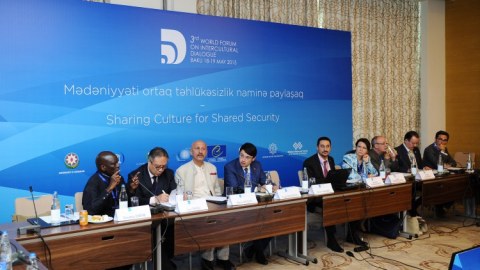 “İpək Yolu” müxtəlif dil, din və mədəniyyətlər arasında sərhədləri aradan götürüb