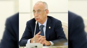 Hacıbala Abutalıbov yanan binanın sakinləri ilə görüşür