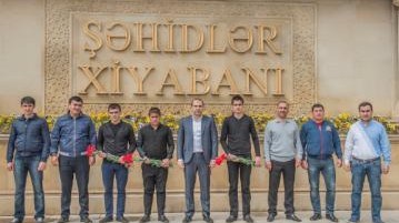 Bakıda yeniyetmə məhkumlar şəhərə gəzintiyə çıxarıldılar