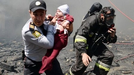 Ramil Usubov fotoqrafı mükafatlandırdı 