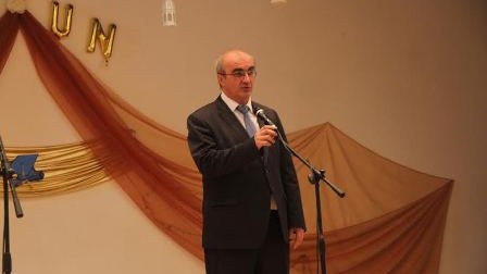 Rektor tələbələri mükafatlandırdı - FOTO
