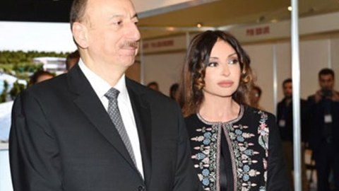 Prezident və xanımı “Bakı 2015”-in baş ofisində olub