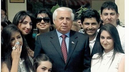 Deputat Prezidentin oxuduğu məktəbdə “Son zəng”i izlədi - FOTO