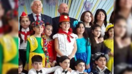 Deputat uşaqlardan YAZDI