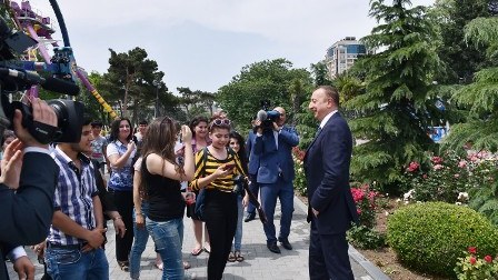 İlham Əliyev və xanımı Ağ Şəhər bulvarının AÇILIŞINDA - FOTO 