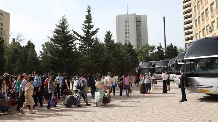 Abel Məhərrəmov istehsalat təcrübəsinə gedən tələbələrlə görüşüb – FOTO 