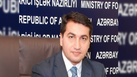 Hikmət Hacıyev özü haqda ittihamları yersiz sayır: “Hər birimiz ölkə rəhbəri ətrafında sıx birləşməliyik”