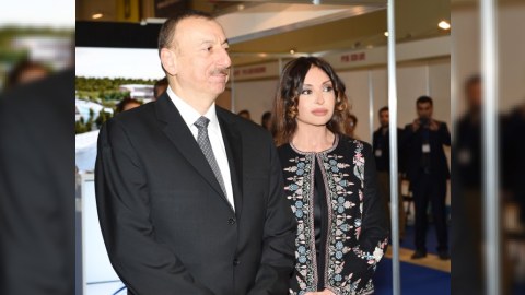 Prezident və birinci xanım Respublika Stadionunda