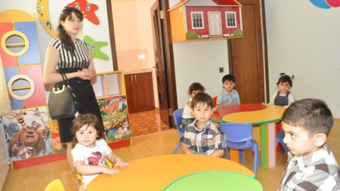 Deputatlar uşaq bağçalarının Təhsil Nazirliyinin balansına qaytarılmasını istəyirlər