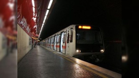 Metroda iki qatar toqquşdu: 10 nəfər yaralandı