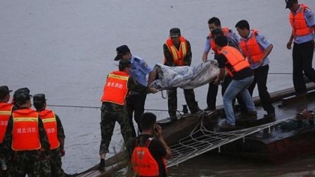 Çində batan gəmidə ölənlərin sayı 345-ə çatıb