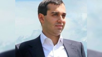 Baş nazirin oğlu mer seçildi