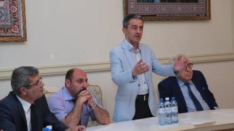 Qloballaşmanın milli ədəbiyyatlara təsiri müzakirə edildi 