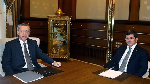 Türkiyənin baş naziri istefa verdi
