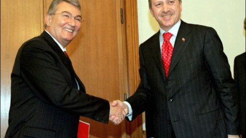 Ərdoğan müxalifət partiyasının keçmiş lideri ilə görüşür