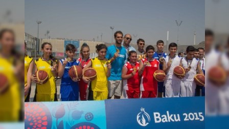 NBA ulduzu Bakıda gənc basketbolçularla oynayıb