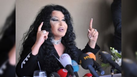 Türkiyənin məşhur müğənnisi haqqında həbs qərarı çıxarılıb 
