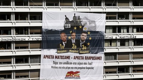 Kommunistlər nazirliyi işğal etdi - FOTOLAR