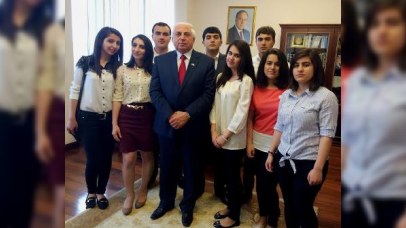 Deputat Qurtuluş günü ərəfəsində gənclərlə görüşdü - FOTO