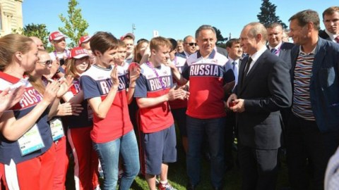 Putin Bakıda “Atletlər Kəndi”ndə - FOTO