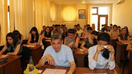 Bu gün müəllimlər imtahan verir