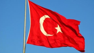 Türkiyənin Azərbaycandakı səfirliyinin bayrağı endirilib