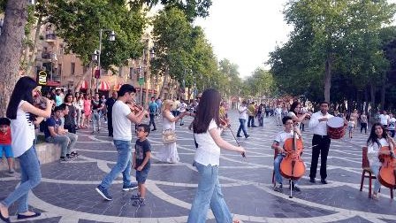 Gənc musiqiçilərdən “Bakı 2015” flaşmobu - FOTOLAR